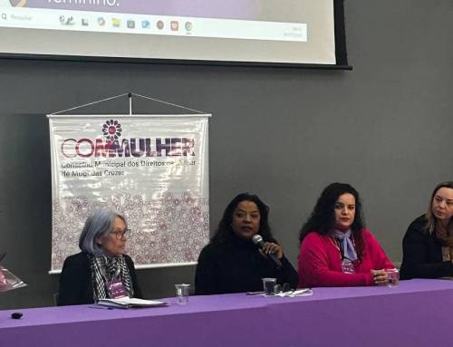 POLITICA COM VOZ FEMININA